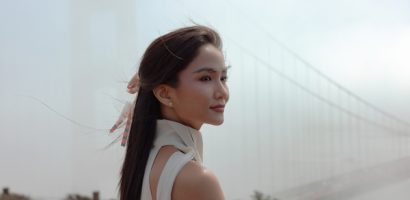 Hoa hậu H’Hen Niê thả dáng bên cầu Cổng Vàng