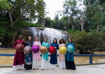 Thí sinh Miss Cosmo 2024 diện áo dài tham quan Đà Lạt