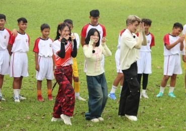 Vũ Thịnh – Panny hào hứng ‘đu trend’ cùng các cầu thủ bóng đá tương lai