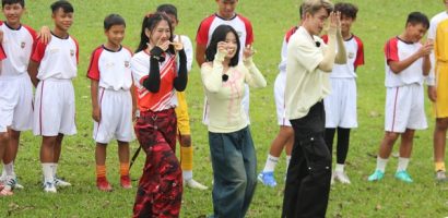 Vũ Thịnh – Panny hào hứng ‘đu trend’ cùng các cầu thủ bóng đá tương lai