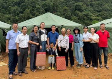 Hoa hậu Lương Thùy Linh về Cao Bằng hỗ trợ người dân