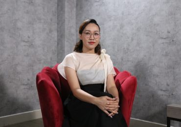 Tô Nhi A lắng nghe chia sẻ của nữ giám đốc bị áp lực vì gia đình giục cưới