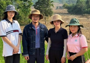 CEO Phạm Kim Dung, đạo diễn Hoàng Nhật Nam và Hoa hậu Thanh Thủy đến Làng Nủ