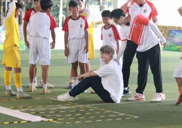 ‘Anh trai’ Vũ Thịnh liên tục bị bạn gái Panny chọc quê vì ‘hay ra vẻ’