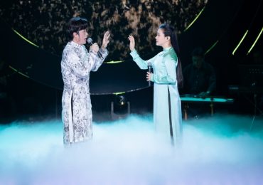 Hoài Linh nghẹn ngào song ca cùng con gái nuôi Phi Nhung