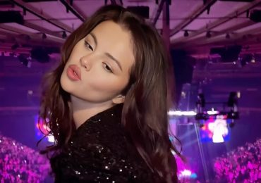 Selena Gomez quyến rũ trong thiết kế Công Trí, dân tình ‘điên đảo’ vì quá gợi cảm