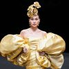 H’Hen Niê mở màn, Thanh Hằng mang đầm 15kg diễn vedette tại Thượng Hải