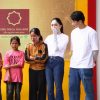 Hương Giang và Phú Cường trích tiền túi tặng 150 triệu cho 3 em nhỏ mồ côi