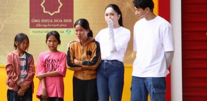 Hương Giang và Phú Cường trích tiền túi tặng 150 triệu cho 3 em nhỏ mồ côi