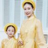 Hà Kiều Anh và con gái diễn thời trang ở biệt thự hơn 100 tuổi