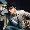SIXTYUPTOWN xuất hiện cùng Mỹ Anh trong MV ‘đời ca sĩ’