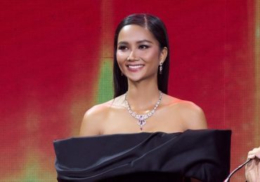 H’Hen Niê xuất hiện rạng ngời tại ‘Ngôi sao của năm’