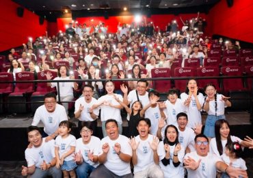 ‘Kính Vạn Hoa’ chiếm trọn sự quan tâm của đa thế hệ khán giả trong ngày đầu ra mắt