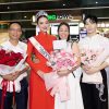 Bùi Khánh Linh diện áo dài, đội vương miện Á hậu quốc tế trở về nước