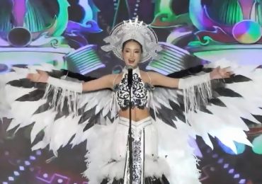 Bùi Khánh Linh trình diễn trang phục dân tộc ấn tượng tại Miss Intercontinental 2024