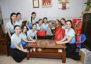 Dàn người đẹp Hoa hậu Quốc gia Việt Nam thăm hỏi mẹ Việt Nam Anh Hùng