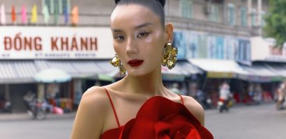 ‘Nàng thơ’ Lê Thúy xuống phố Sài Gòn với sắc đỏ rực