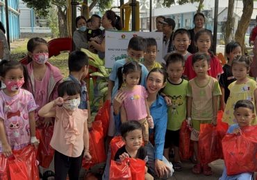 Thuỳ Tiên trao sân chơi cho trẻ em tại các tỉnh miền Tây
