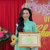 Hoa hậu Kiều Duy nhận bằng khen từ lãnh đạo tỉnh Vĩnh Long