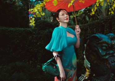 Lý Nhã Kỳ khoe vẻ đẹp mặn mà trong tà áo dài phá cách