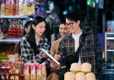 Thùy Tiên lần đầu bán vàng mã, tủi thân vì bị khách khó tính ‘mắng’