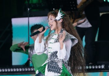 Phương Mỹ Chi hò vọng cổ gen Z, tổng kết trend 2024 tại Làn Sóng Xanh