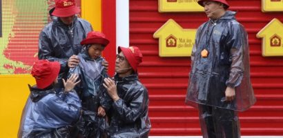 Bé trai 11 tuổi mồ côi cha, muốn thành bác sĩ để làm chỗ dựa cho mẹ bệnh ung thư giai đoạn 3