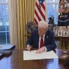 Hành động không thể cứu vãn của ông Trump