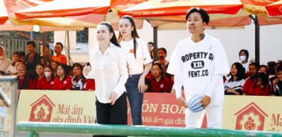 Tuấn Hưng đưa vợ doanh nhân tham gia chương trình thiện nguyện