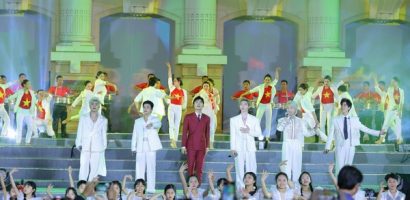 Dàn ‘anh trai’ trình diễn ‘Khát vọng là người Việt’ tại sự kiện đặc biệt