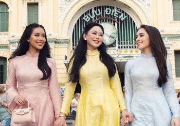 Doanh nhân Thuỷ Tiên khoe sắc rạng rỡ khi du xuân cùng con gái