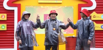 Dương Dương Edward xúc động trước tinh thần vượt khó, học giỏi của 2 em nhỏ mồ côi cha