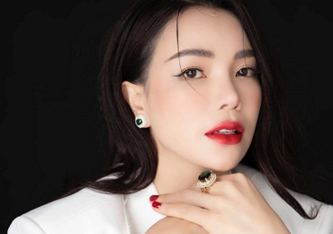 Tạm hoãn xuất cảnh người mẫu Trà Ngọc Hằng