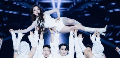 Chi Pu biểu diễn loạt hit trong sự nghiệp cùng dàn xe thể thao
