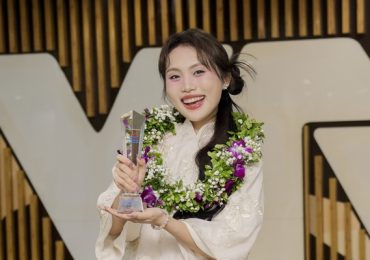 Phương Mỹ Chi được trao Giải thưởng Gương mặt trẻ triển vọng