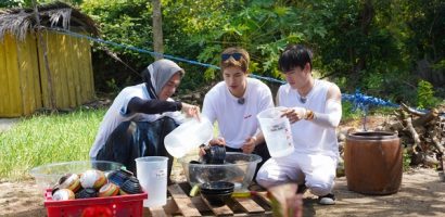 Diễn viên Quốc Anh tung skill rửa chén điêu luyện với Võ Tấn Phát