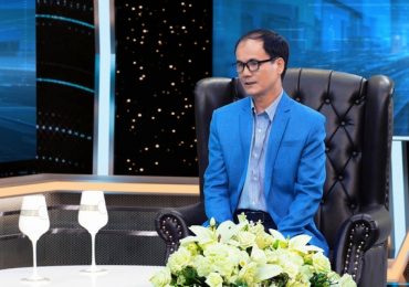 Nhà báo Nguyễn Hồng Lam nói gì về việc quảng cáo lố, ăn một viên kẹo bằng một dĩa rau?