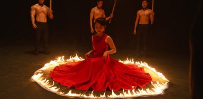 Phương Mỹ Chi gặp sự cố cháy váy, hoảng loạn trên phim trường Nhà Gia Tiên