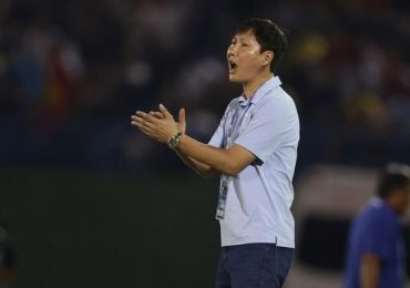 HLV Kim Sang Sik thua xa so với sự cao tay của ông Park