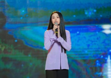 Nghe Hoàng Tâm Anh hát nhạc trữ tình, giám khảo Chế Thanh lên thẳng sân khấu khen ngợi