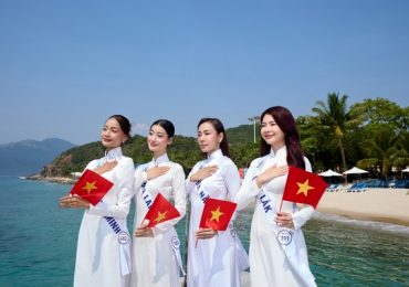 Thí sinh Miss Cosmo Vietnam khoe sắc với áo dài giữa biển trời Nha Trang