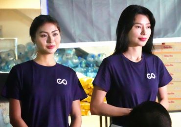 Xuân Hạnh, Hoàng Nhung tiếp tục gửi yêu thương tại Làng May Mắn