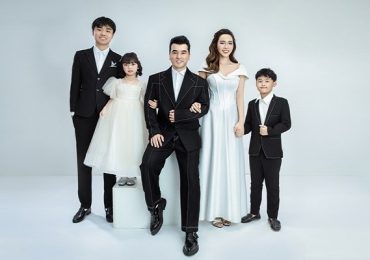 Cả nhà Ưng Hoàng Phúc – Kim Cương lần đầu chụp ảnh kỷ niệm