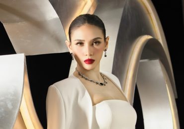 Võ Hoàng Yến gây sốt với nhan sắc nữ thần khi làm giám khảo