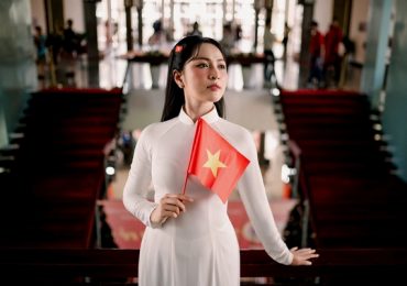 Duyên Quỳnh gây sốt với ‘Viết tiếp câu chuyện hòa bình’