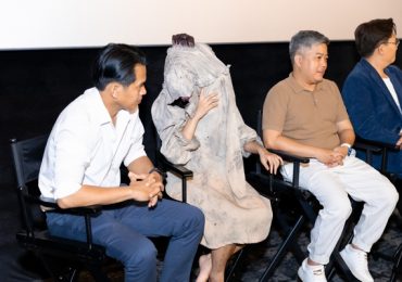 ‘Bé ma’ xuất hiện cùng dàn cast tại showcase ‘Tìm xác – Ma không đầu’