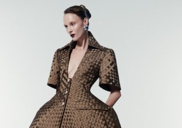 NTK Công Trí đưa lụa Lãnh Mỹ A lên tạp chí Vogue