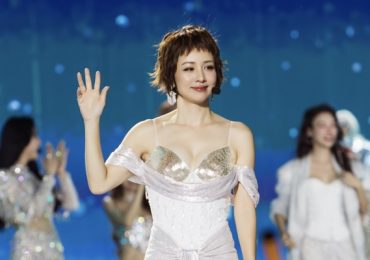 ‘Nữ hoàng wushu’ Thuý Hiền múa kiếm cực đỉnh tại ‘Chị đẹp concert’