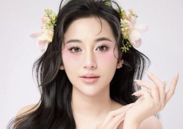 ‘Ngọc nữ bolero’ Tố My mặc đồ diễn đi bộ hơn 1km