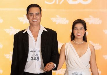 Người mẫu không chuyên 60 tuổi casting diễn thời trang cưới cho Đỗ Mạnh Cường